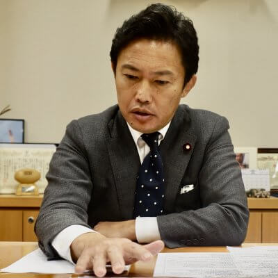 中谷真一議員